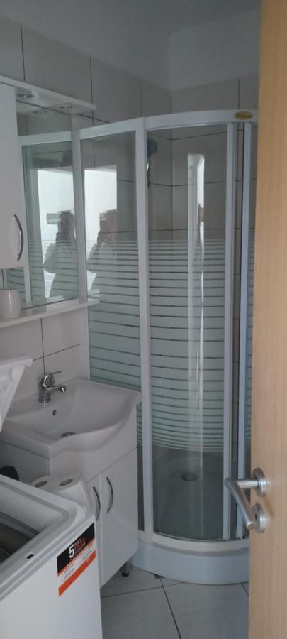 Blue Sea Blue Sky Apartment Loviste Bagian luar foto