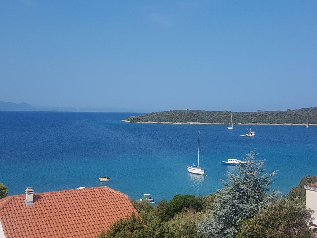 Blue Sea Blue Sky Apartment Loviste Bagian luar foto