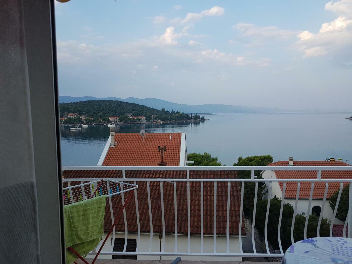 Blue Sea Blue Sky Apartment Loviste Bagian luar foto