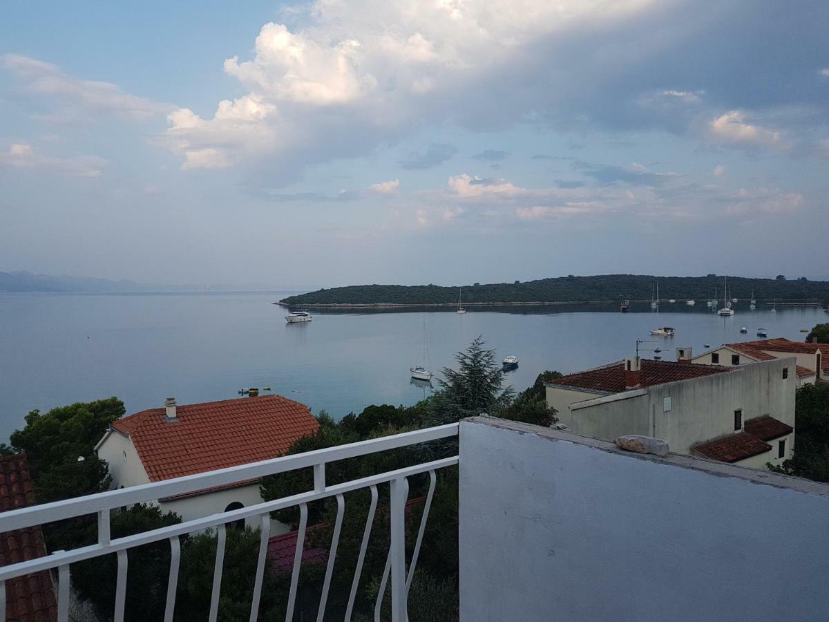 Blue Sea Blue Sky Apartment Loviste Bagian luar foto