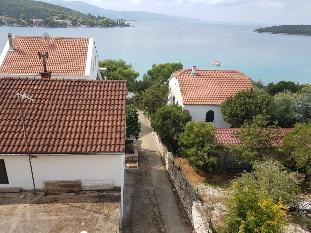 Blue Sea Blue Sky Apartment Loviste Bagian luar foto